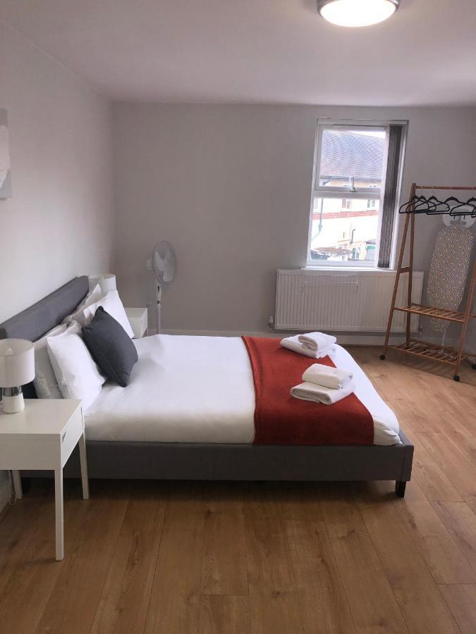 2 Bedroom Large First Floor Apartment With Free Parking Лафборо Экстерьер фото